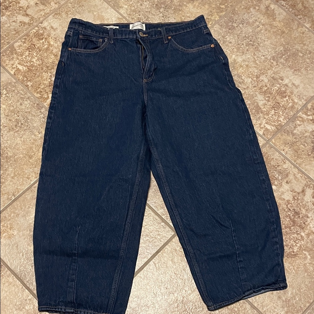 Universal Thread size 14 women’s Dark Blue Relaxed Jeans